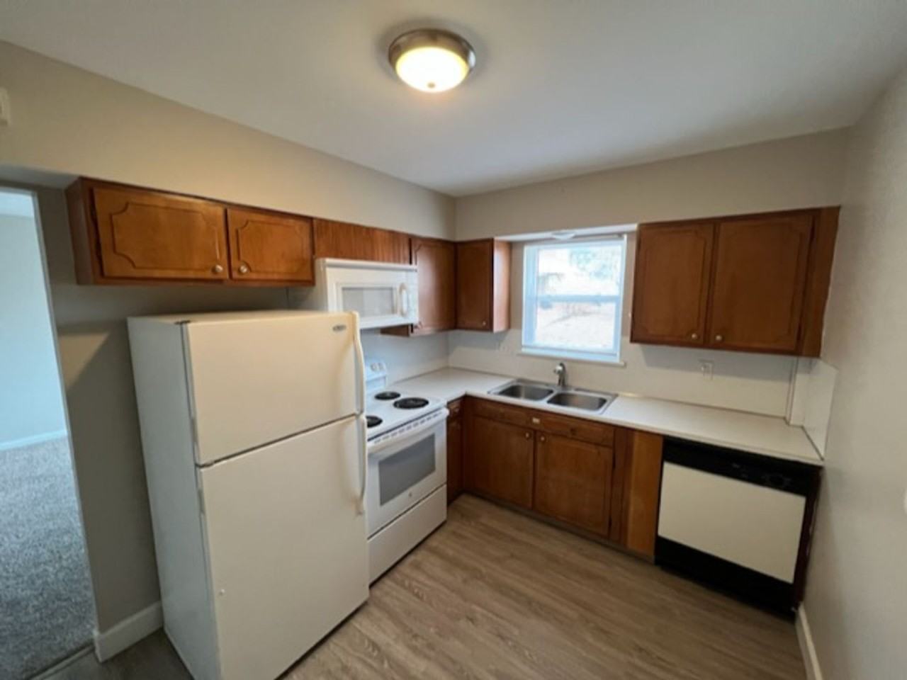 Midtown Court Apartments - Photo 7 of 33