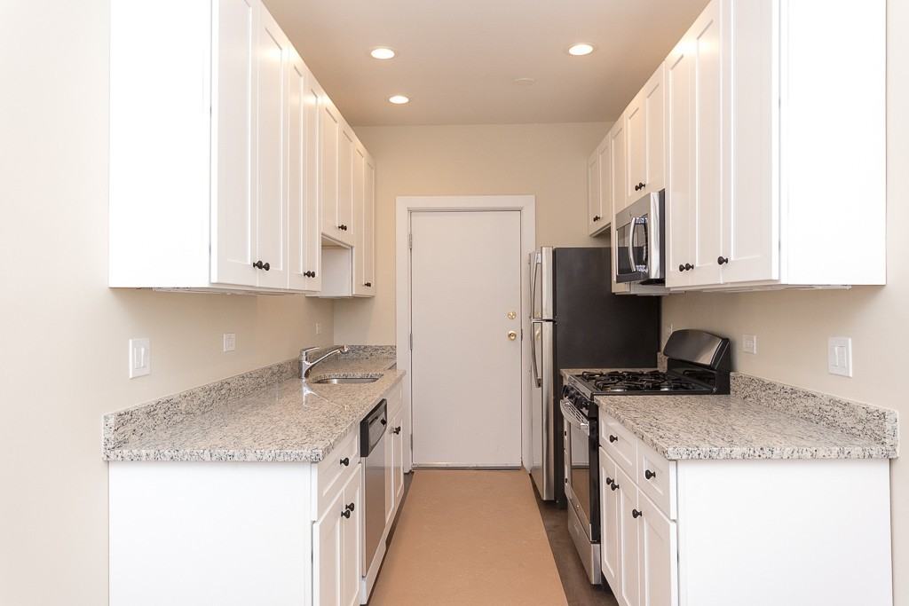 1360 E 52nd St #1N - Photo 2 of 20