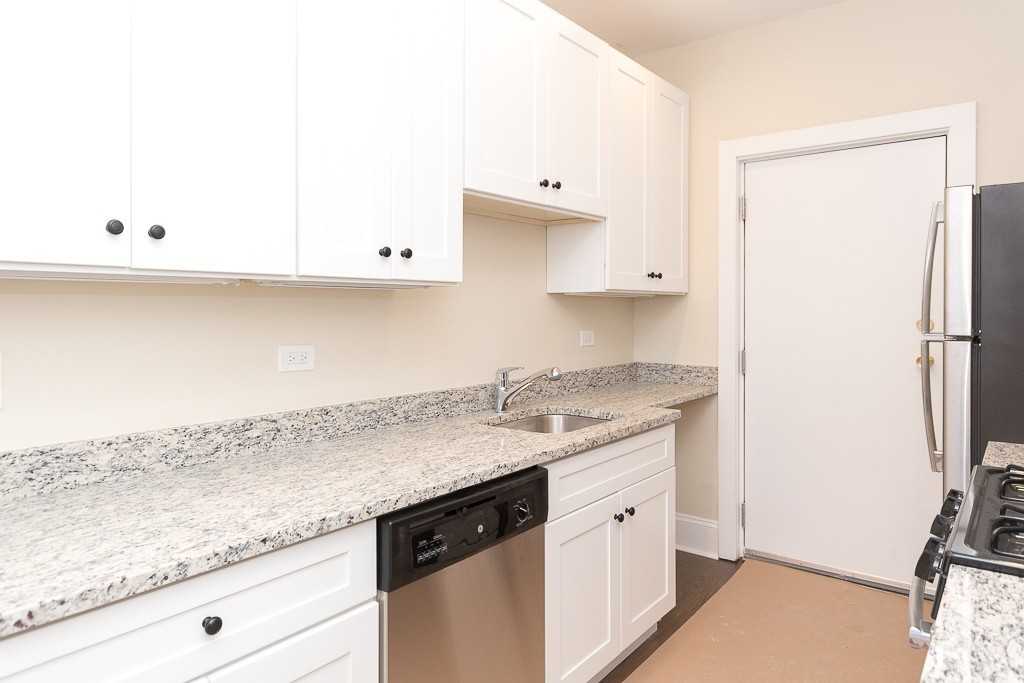 1360 E 52nd St #1N - Photo 3 of 20