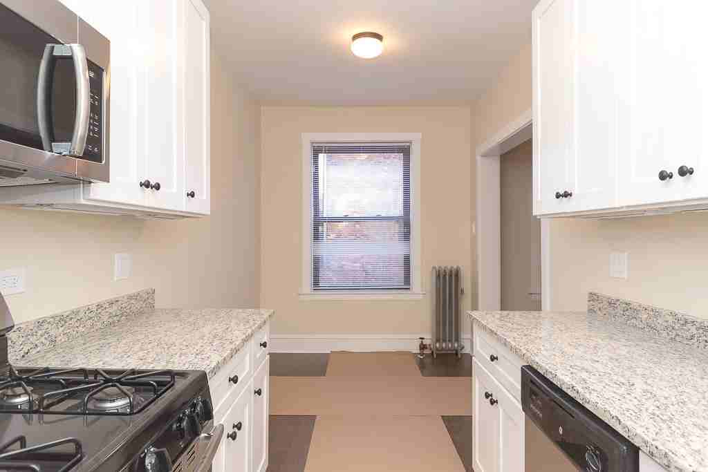 1360 E 52nd St #1N - Photo 5 of 20