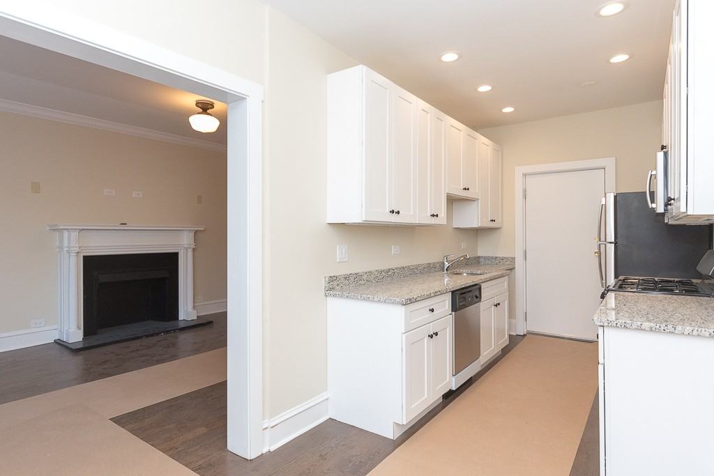 1360 E 52nd St #1N - Photo 7 of 20