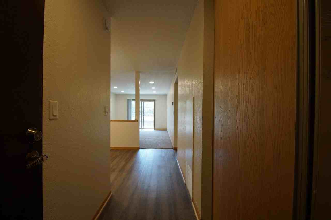 Larpenteur Estates Apartments - Photo 2 of 31