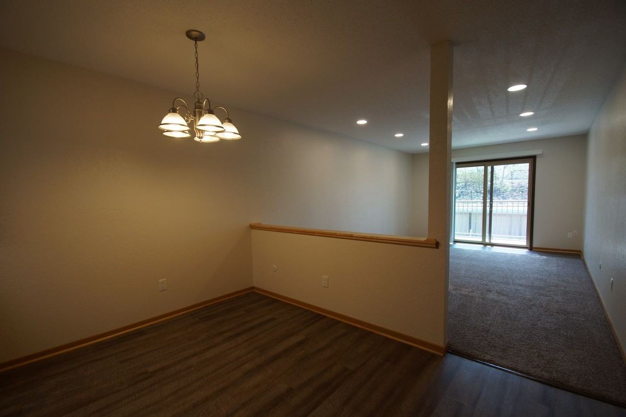 Larpenteur Estates Apartments - Photo 4 of 31
