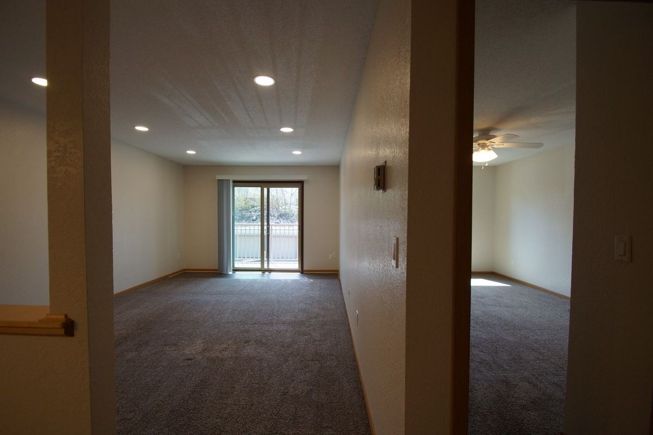 Larpenteur Estates Apartments - Photo 5 of 31