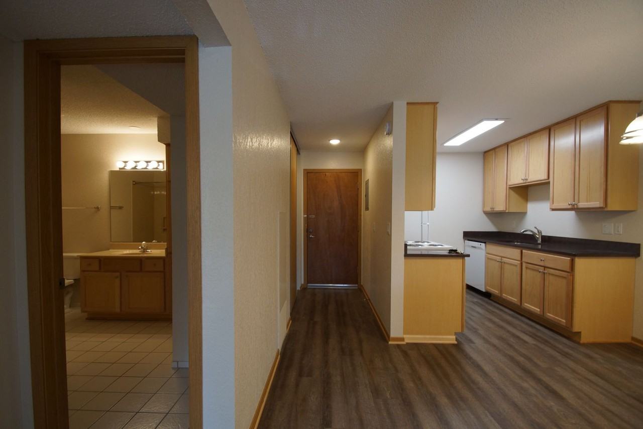 Larpenteur Estates Apartments - Photo 6 of 31