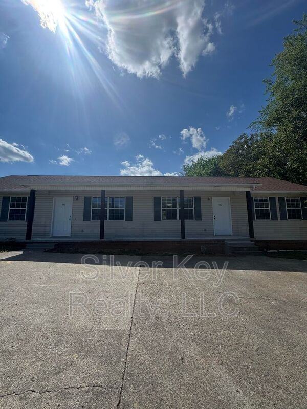 1906 N Jackson St - Photo 2 of 16