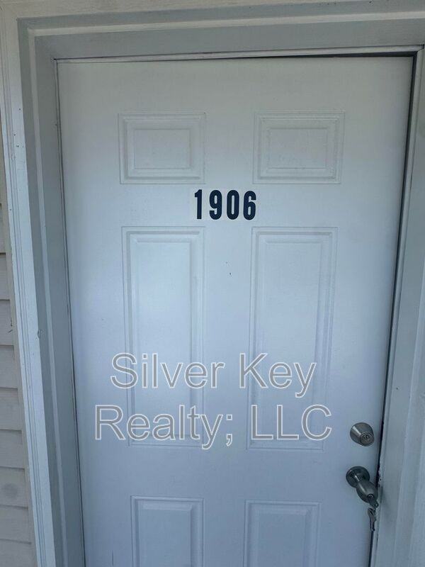 1906 N Jackson St - Photo 3 of 16