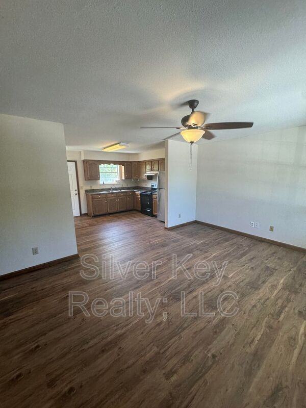 1906 N Jackson St - Photo 4 of 16