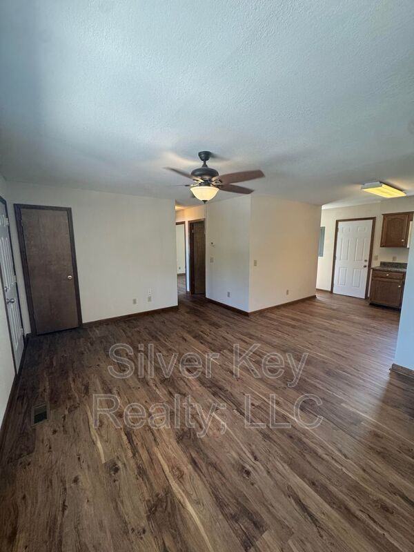 1906 N Jackson St - Photo 6 of 16