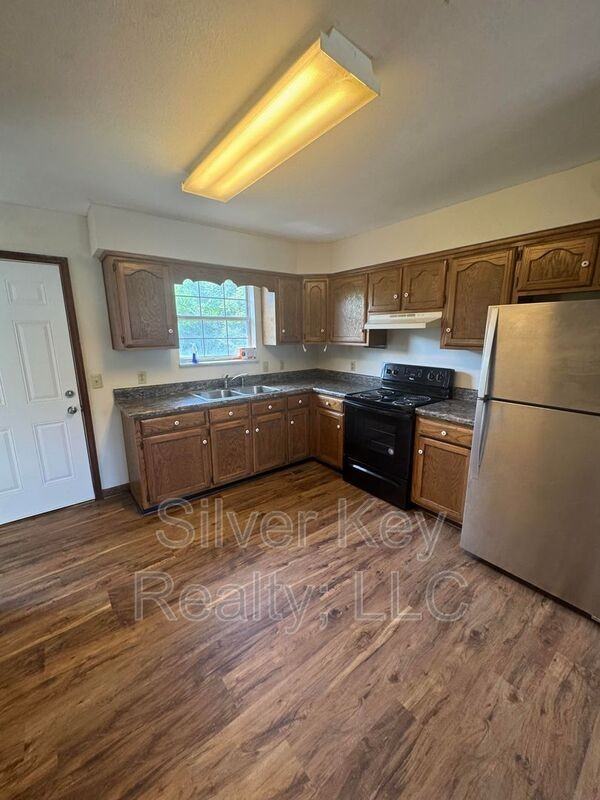 1906 N Jackson St - Photo 7 of 16