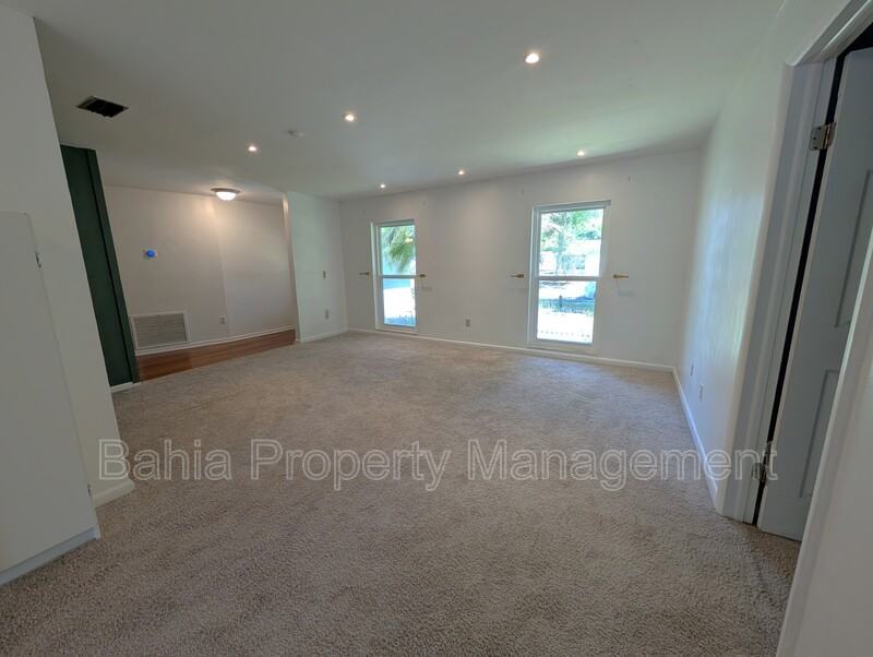 719 Regent Cir S - Photo 3 of 15