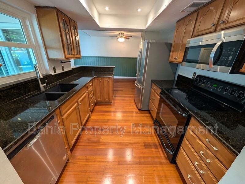 719 Regent Cir S - Photo 4 of 15