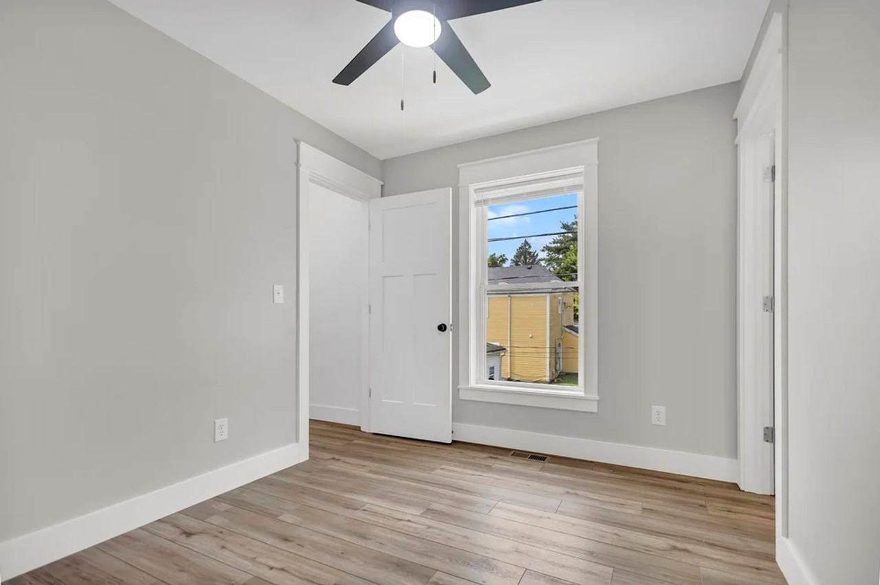 1215 N Woodburn Ave - Photo 2 of 23