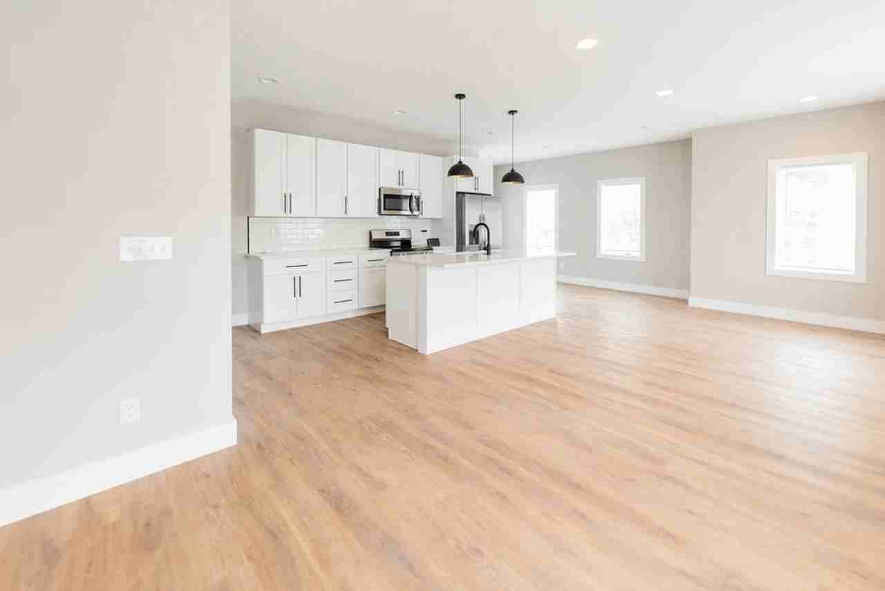 1215 N Woodburn Ave - Photo 6 of 23