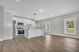 featured image of 1215 N Woodburn Ave