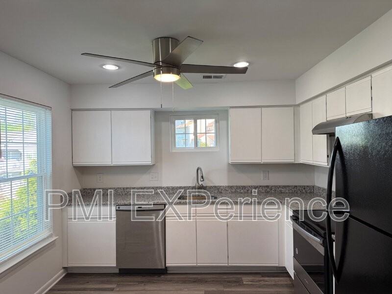 1023 Spring Valley Ct - Photo 3 of 22