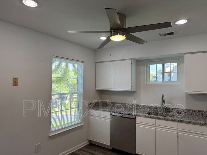 1023 Spring Valley Ct - Photo 4 of 22