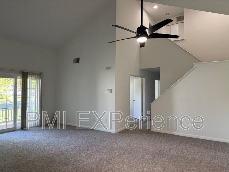 1023 Spring Valley Ct - Photo 7 of 22