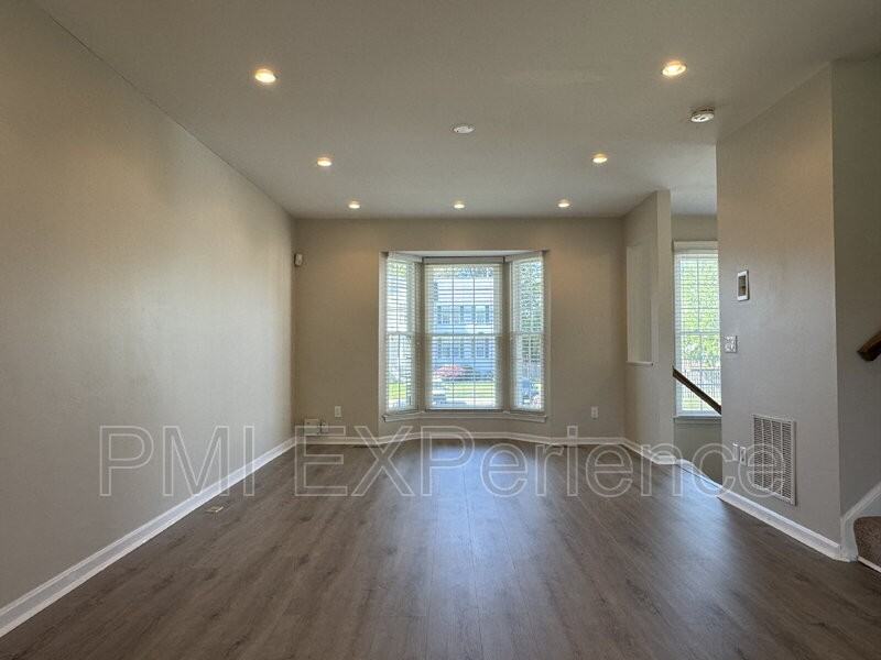 11303 Golden Eagle Pl Unit A - Photo 3 of 27