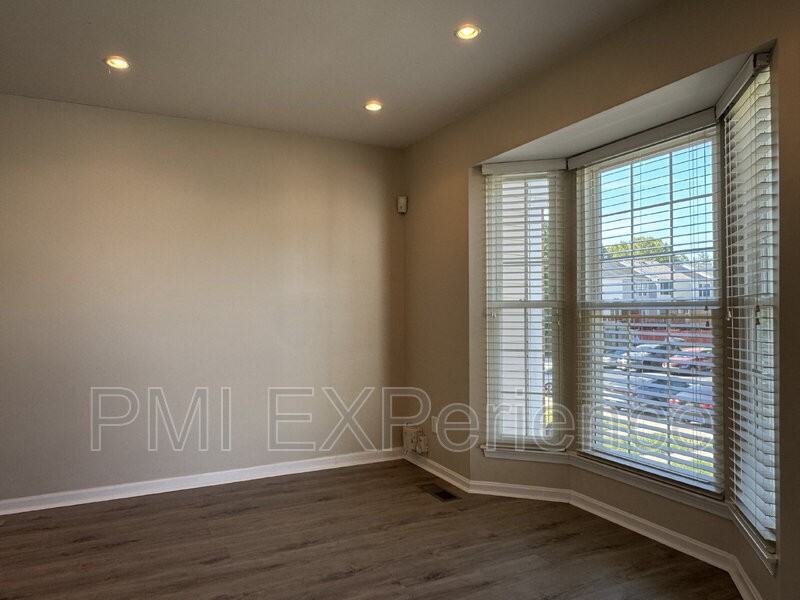 11303 Golden Eagle Pl Unit A - Photo 4 of 27