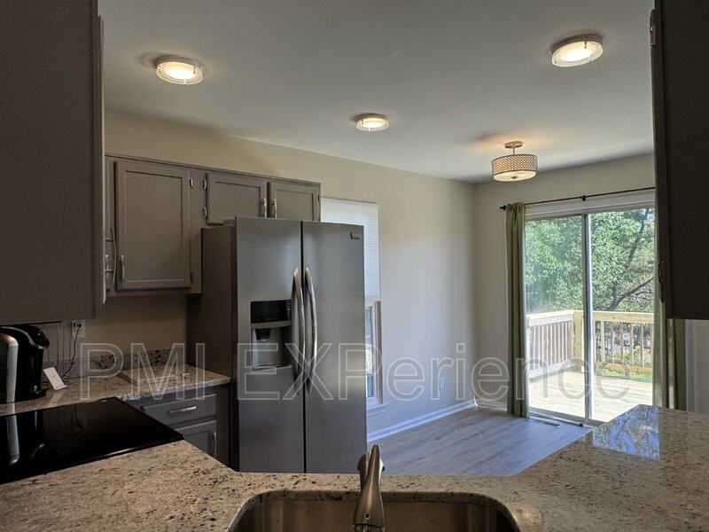 11303 Golden Eagle Pl Unit A - Photo 7 of 27