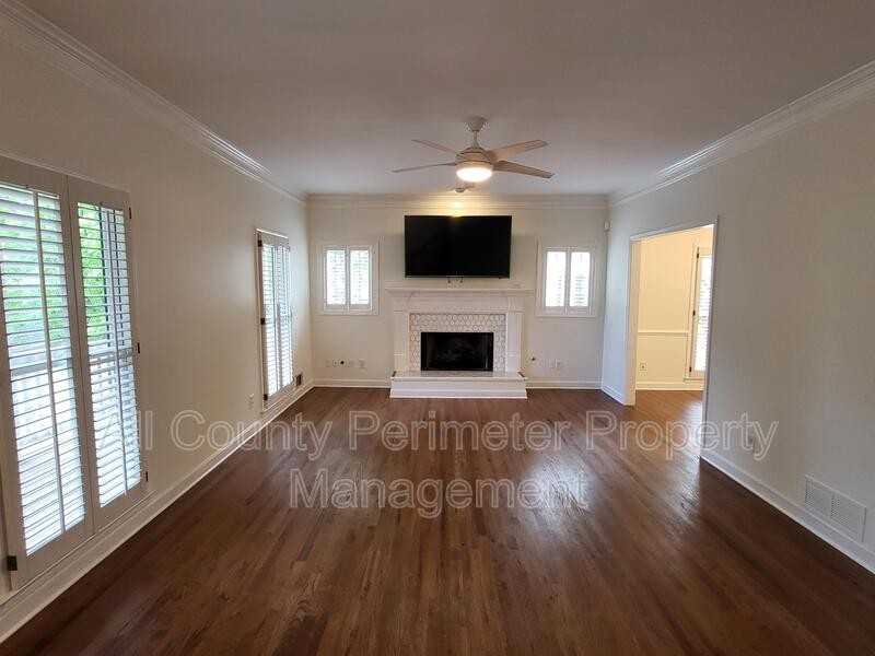 1155 Davis Pl Nw Apt F - Photo 4 of 23