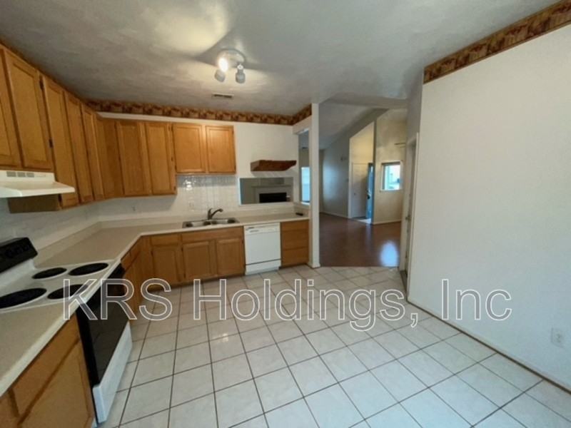 122 Nottingham Blvd - Photo 6 of 27