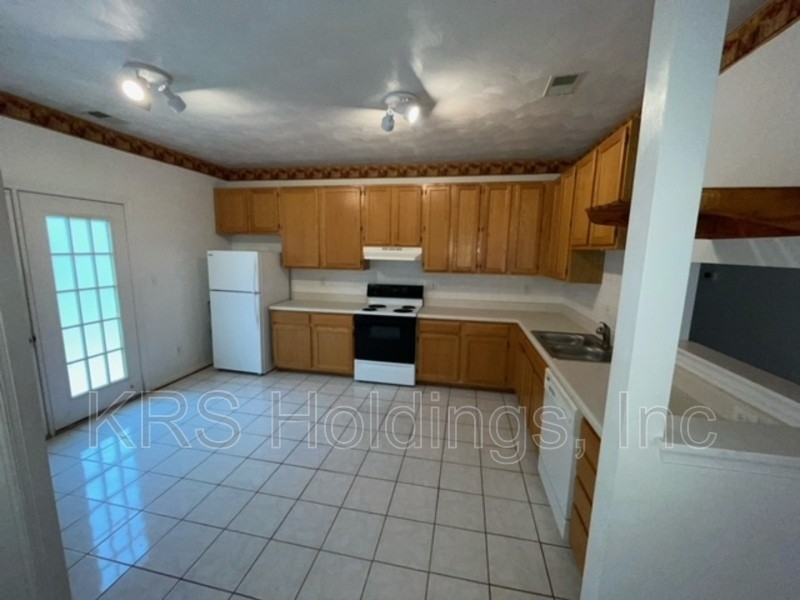 122 Nottingham Blvd - Photo 6 of 21