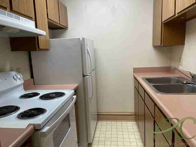 411 W 11th St #B - Photo 4 of 9