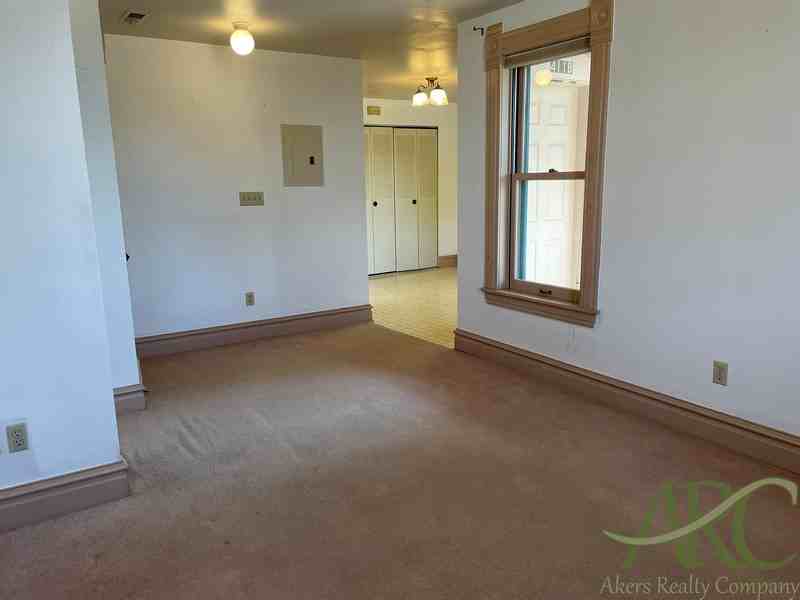 411 W 11th St #B - Photo 6 of 9