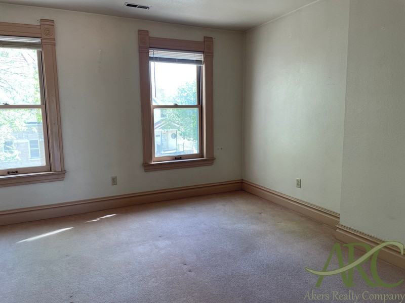 411 W 11th St #B - Photo 7 of 9