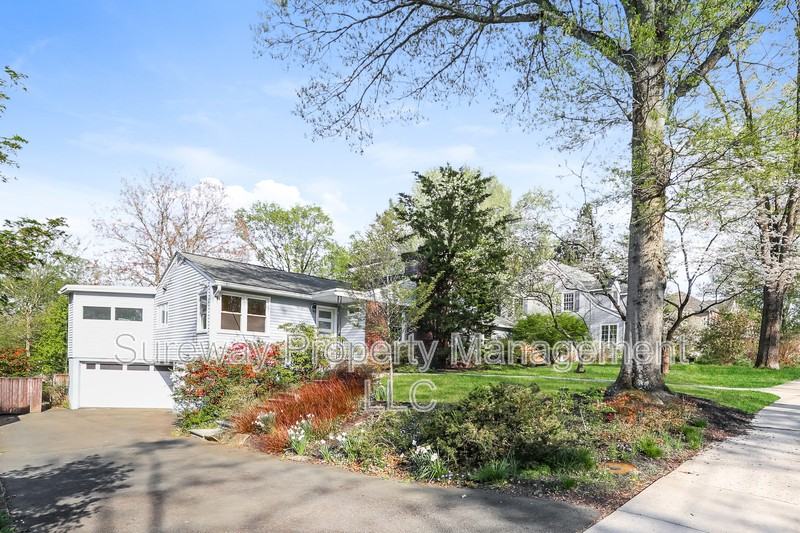 41 Harriet Dr - Photo 2 of 17