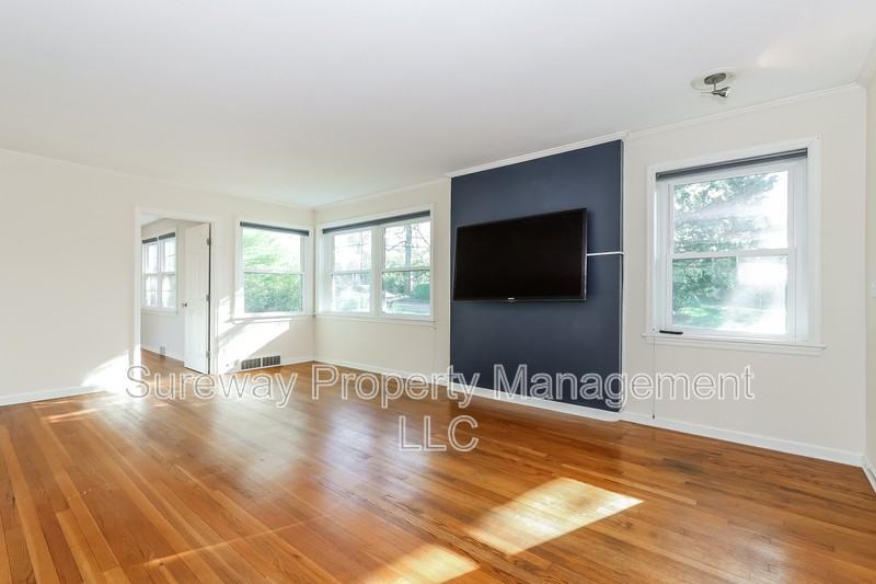 41 Harriet Dr - Photo 3 of 17