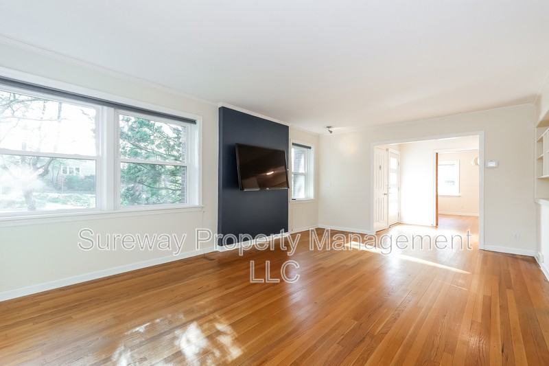 41 Harriet Dr - Photo 4 of 17