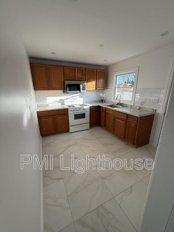 115 8th Ave - Photo 3 of 12