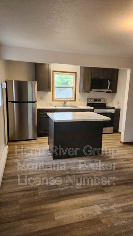 705 S 2nd St W #A - Photo 4 of 12