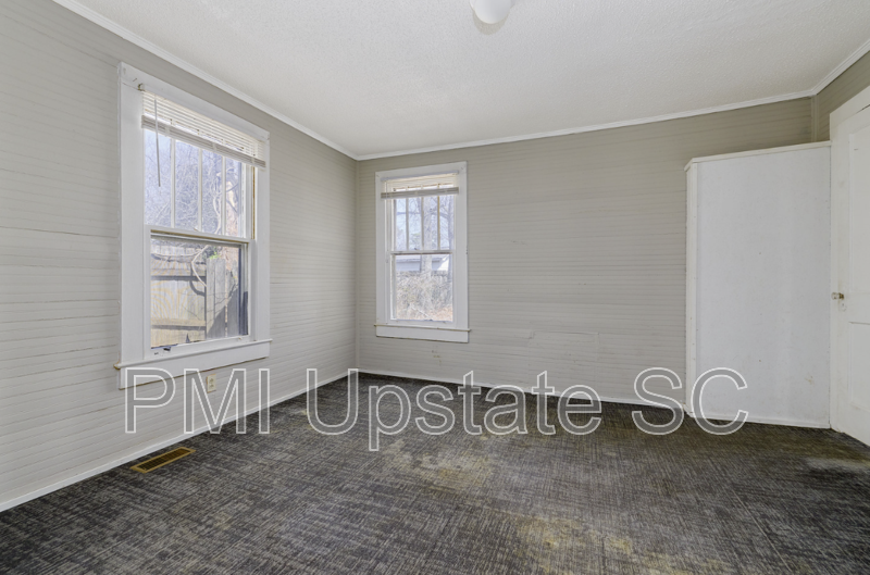 1808 Green St - Photo 6 of 15