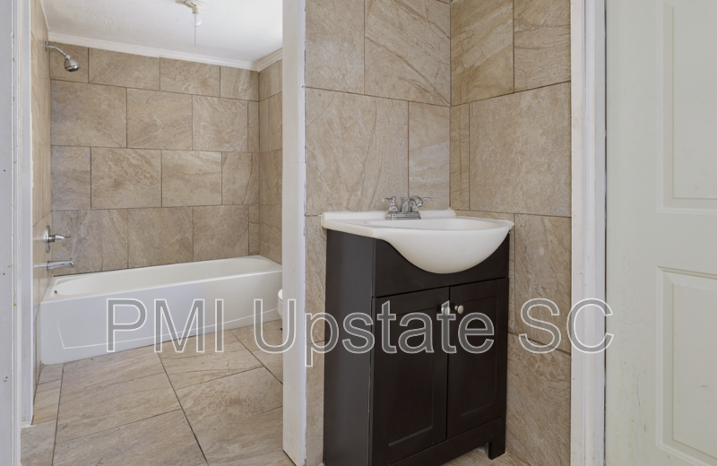 1808 Green St - Photo 7 of 15