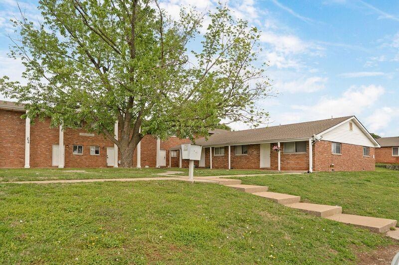 2929 E University St #11 - Photo 2 of 19