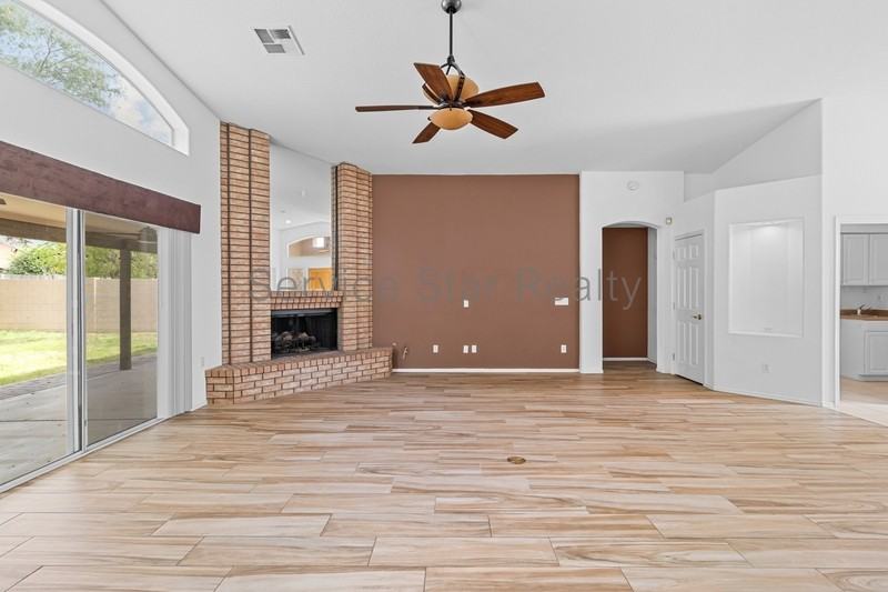 8368 W Paradise Dr - Photo 5 of 24