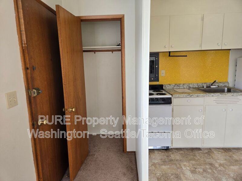 2356 Alki Ave Sw - Photo 3 of 16