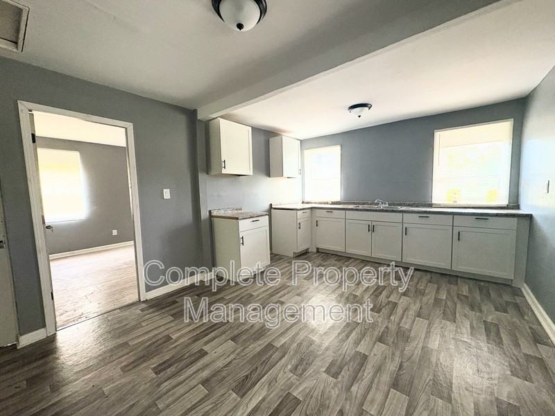 3016 33rd Ct N - Photo 4 of 16