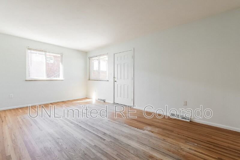 1014 Raleigh St - Photo 3 of 17