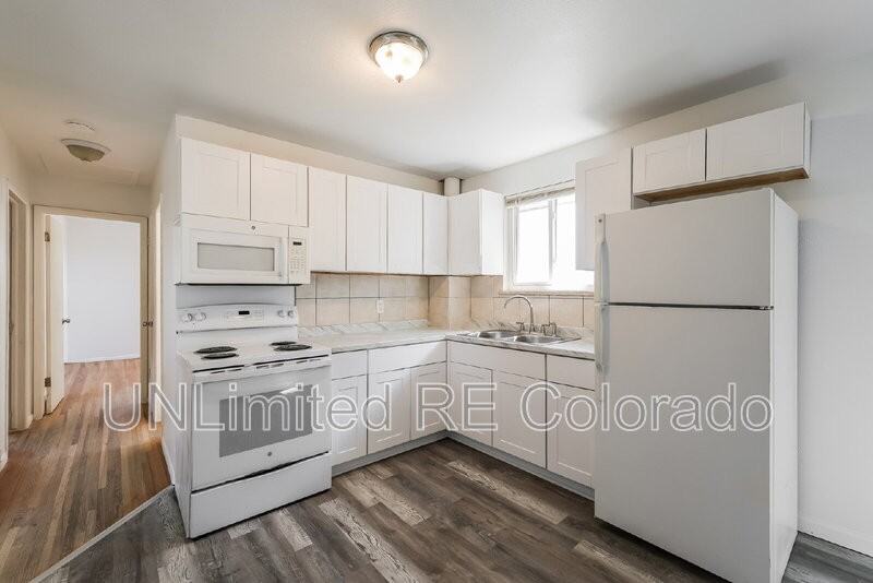 1014 Raleigh St - Photo 4 of 17