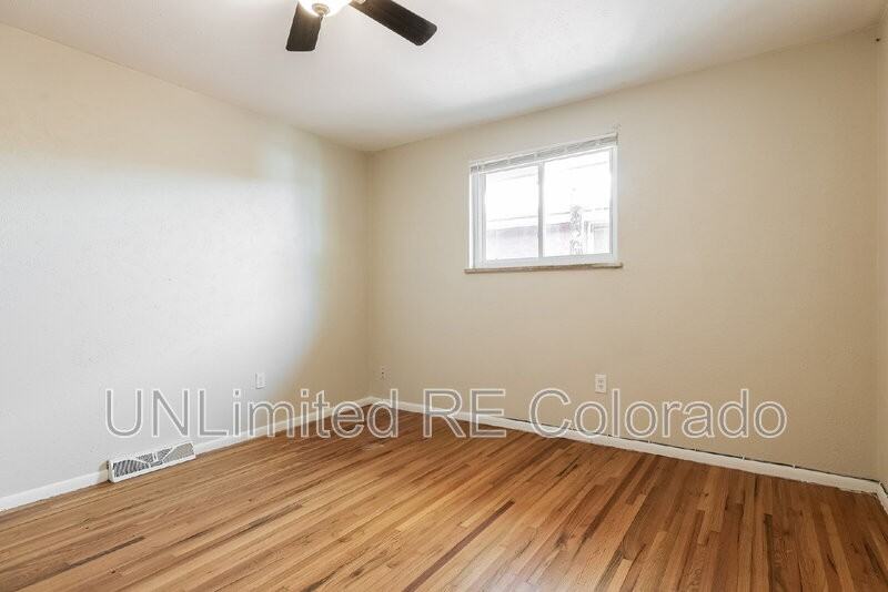 1014 Raleigh St - Photo 7 of 17