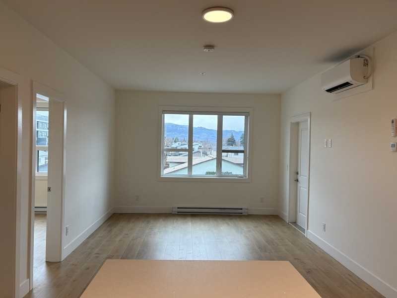 1036 Coronation Ave #202 - Photo 7 of 22