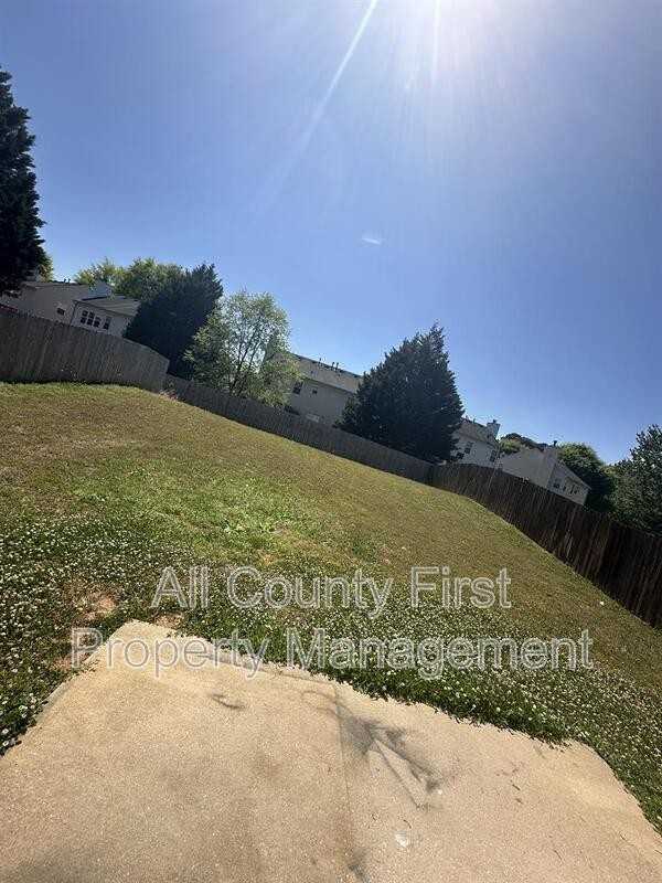 2274 Silver Maple Cir - Photo 2 of 3