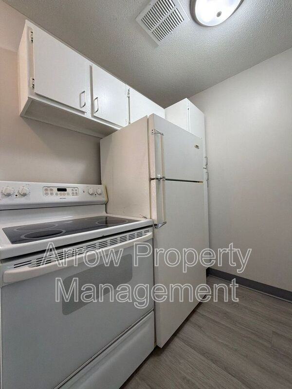 1111 E St #10 - Photo 2 of 8