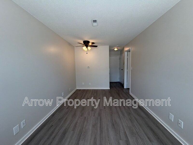 1111 E St #10 - Photo 3 of 8