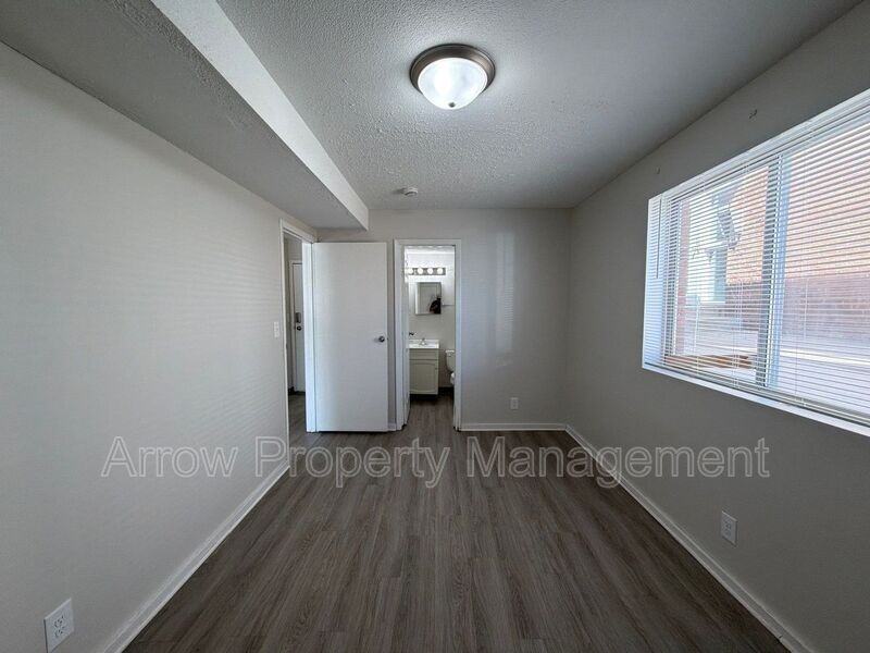 1111 E St #10 - Photo 5 of 8